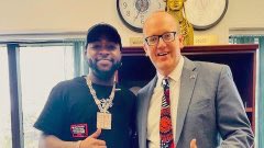 Favour_Dem's tweet photo. The United States is glad to be a significant part of Nigeria’s rich musical industry.
Happy to meet Afrobeat superstar @davido
earlier today as we talked about Nigeria’s fast growing entertainment industry and how it's a strong pillar of support for the U.S.-Nigeria partnership. https://t.co/p4ofZ7XXEn