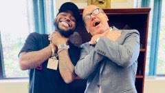 Favour_Dem's tweet photo. The United States is glad to be a significant part of Nigeria’s rich musical industry.
Happy to meet Afrobeat superstar @davido
earlier today as we talked about Nigeria’s fast growing entertainment industry and how it's a strong pillar of support for the U.S.-Nigeria partnership. https://t.co/p4ofZ7XXEn