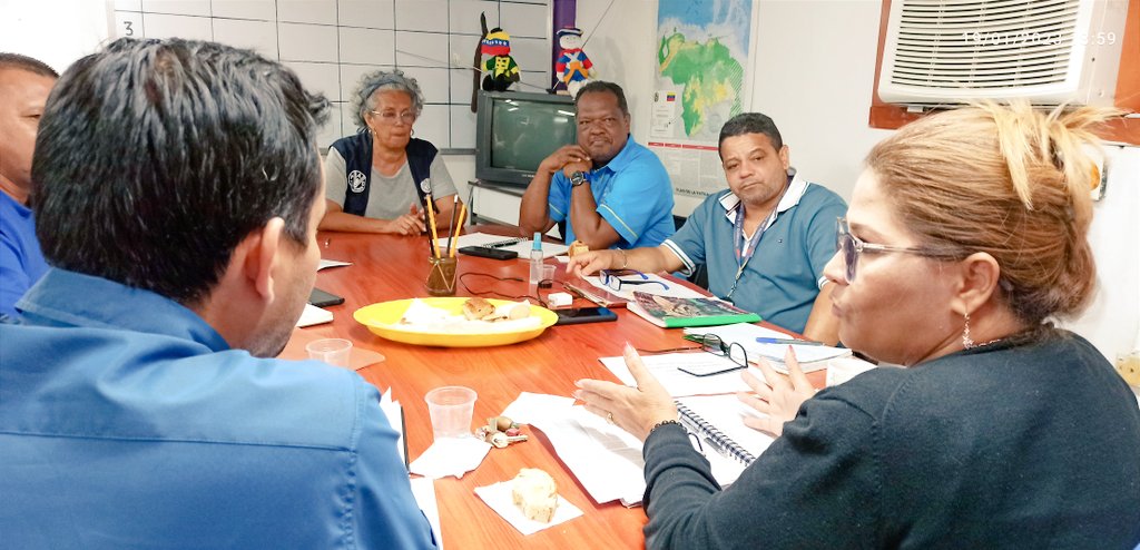 MarelysCastroR's tweet photo. Cargados de la mayor energía positiva @FalconAvanza con las 7 LÍNEAS del Pdte @NicolasMaduro hacia la Educación Productiva impulsada por @_LaAvanzadora y toda la fuerza del Gob Víctor Clark 🌽🚜

Afinamos la ruta con la Comisión Ministerial ¡Falcón será 💯 #UPTAI #NosotrosConDios https://t.co/YMJladZWu2