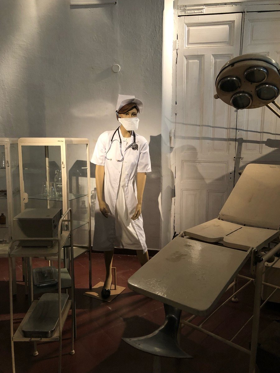 marcortizpy's tweet photo. Visitaron alguna vez el museo del  viejo Hospital de Clínicas en Sajonia? Cada pasillo es una locura! https://t.co/9dPUNWuBBE