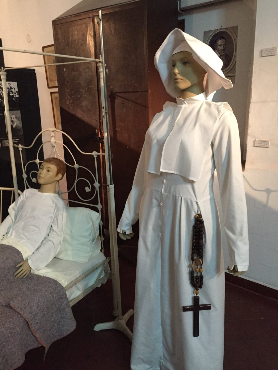 marcortizpy's tweet photo. Visitaron alguna vez el museo del  viejo Hospital de Clínicas en Sajonia? Cada pasillo es una locura! https://t.co/9dPUNWuBBE