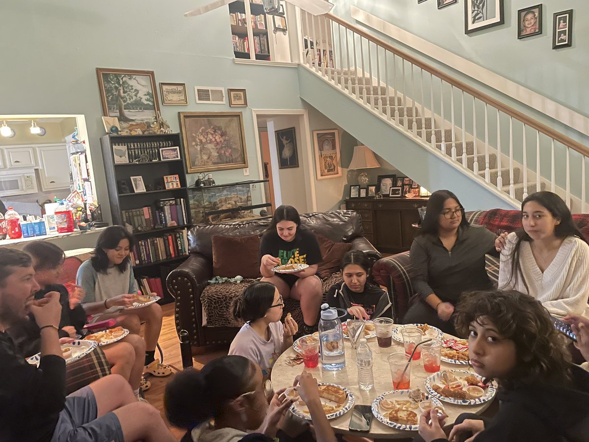 GSmithSoccer's tweet image. Team dinner time!  A little bit of team bonding that includes food and games :). So thankful to have parents who make these dinners possible. #SSFS #FAMILY