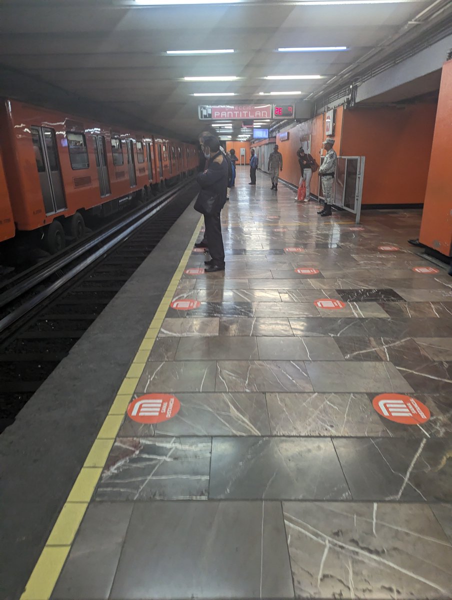 LTMARYSUE's tweet photo. De verdad es necesario tener a más de 6 personas de la guardia nacional en cada estación del metro para mantener su fantasía de #Sabotaje en el @MetroCDMX cuando hay cosas más productivas que hacer por el país? https://t.co/BuhoyD7lgk
