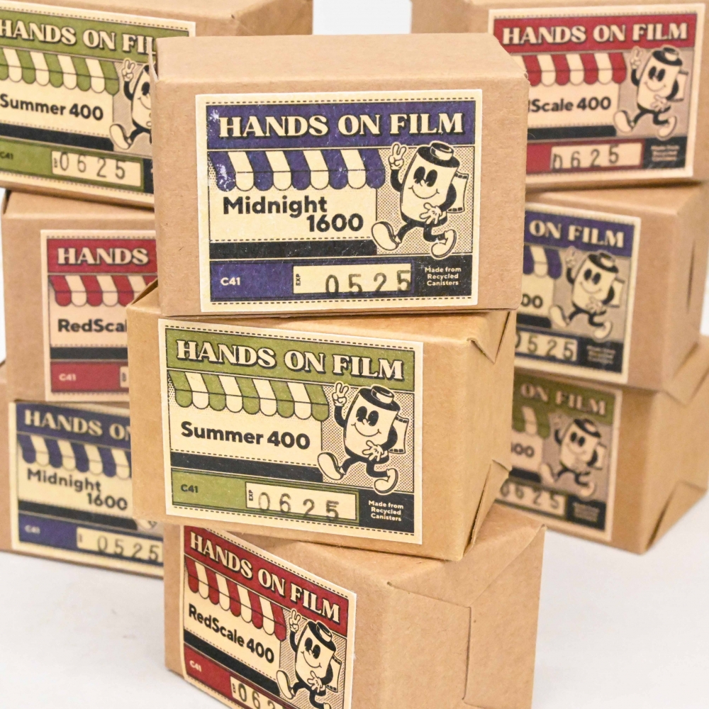 champcamera's tweet image. Hands on Film by #港北ニュータウン 店

シンガポールの現像所「Hands on Film」が独自開発した #フィルム シリーズは #Summer400 ・ #RedScale400 ・ #Midnight1600 と心強いラインナップ。撮影の幅が広がりますね。

#HandsonFilm #都筑ふれあいの丘 #グリーンライン
champcamera.co.jp/topics/?id=kh_…