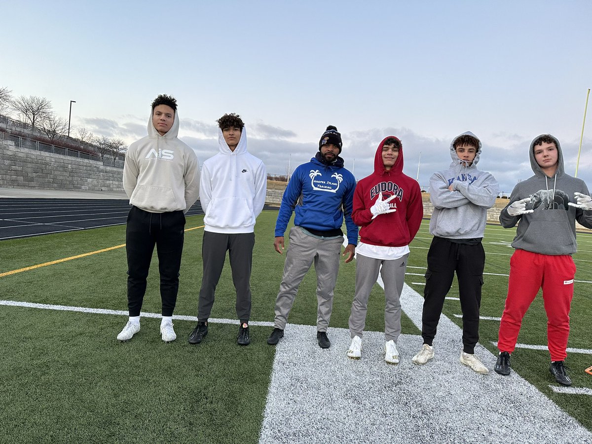 We locked in! 
#harperislandtraining

<a href="/DJMarshall05/">Dillon Marshall</a> - St. Thomas Aquinas 
@yolobarnes25 -Blue Valley NW
<a href="/trey_thomas_22/">Trey Thomas</a> -Blue Valley SW
<a href="/AdrionSeals/">Adrion Seals</a> -Eudora 
<a href="/IsaacHolt2025/">Isaac Holt</a> -Eudora