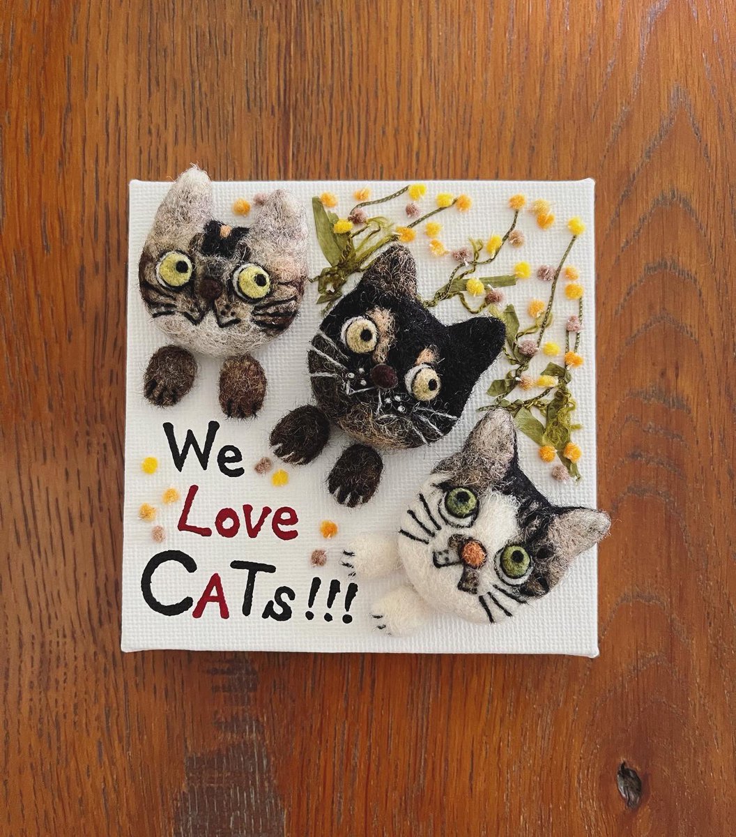 felt7373's tweet image. オーダーいただいた、キャンバスシリーズ〜We Love CATs!!! 
完成しました。

依頼主さまの愛猫3匹ちゃんです。

#猫 #feltingwool #needlefelted  #羊毛フェルト #羊毛氈 #羊毛毡  #人形 #catdoll #オーダー人形 #needlefelting
