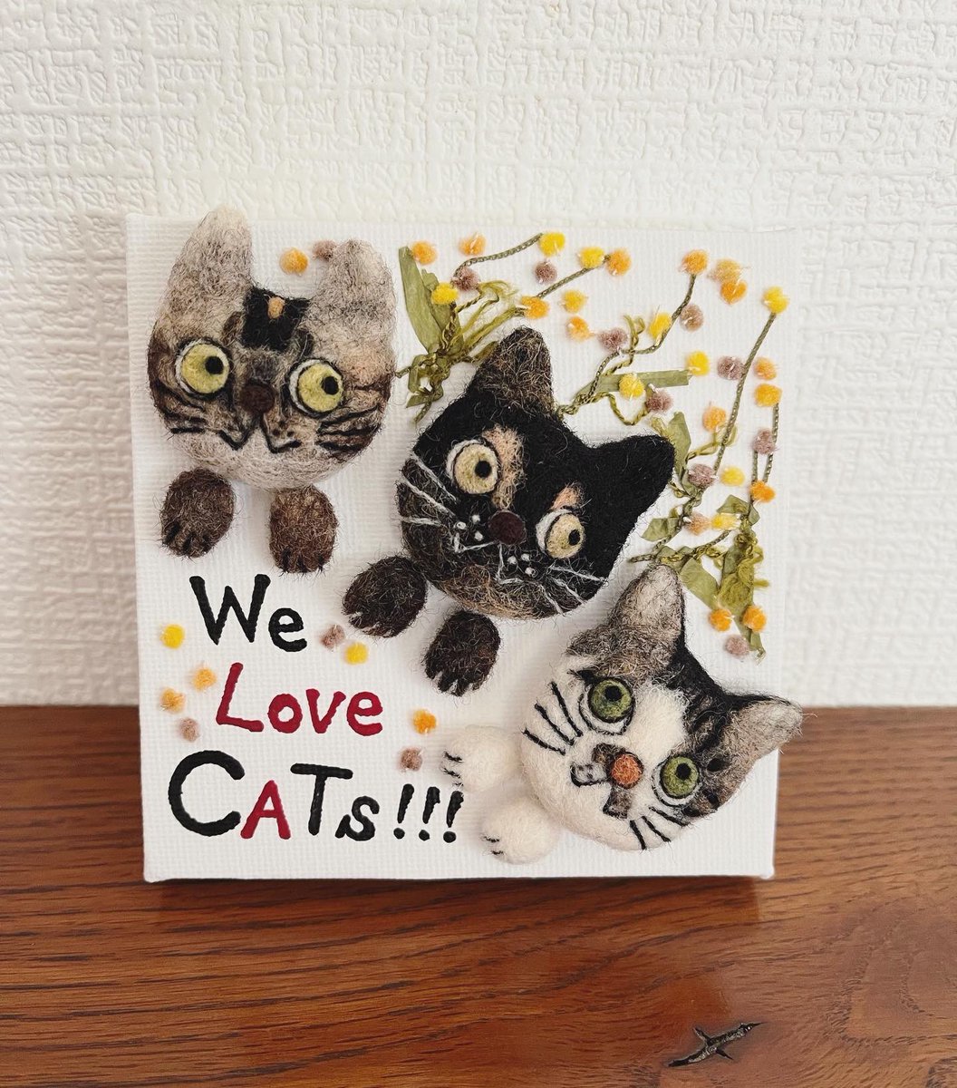 felt7373's tweet image. オーダーいただいた、キャンバスシリーズ〜We Love CATs!!! 
完成しました。

依頼主さまの愛猫3匹ちゃんです。

#猫 #feltingwool #needlefelted  #羊毛フェルト #羊毛氈 #羊毛毡  #人形 #catdoll #オーダー人形 #needlefelting