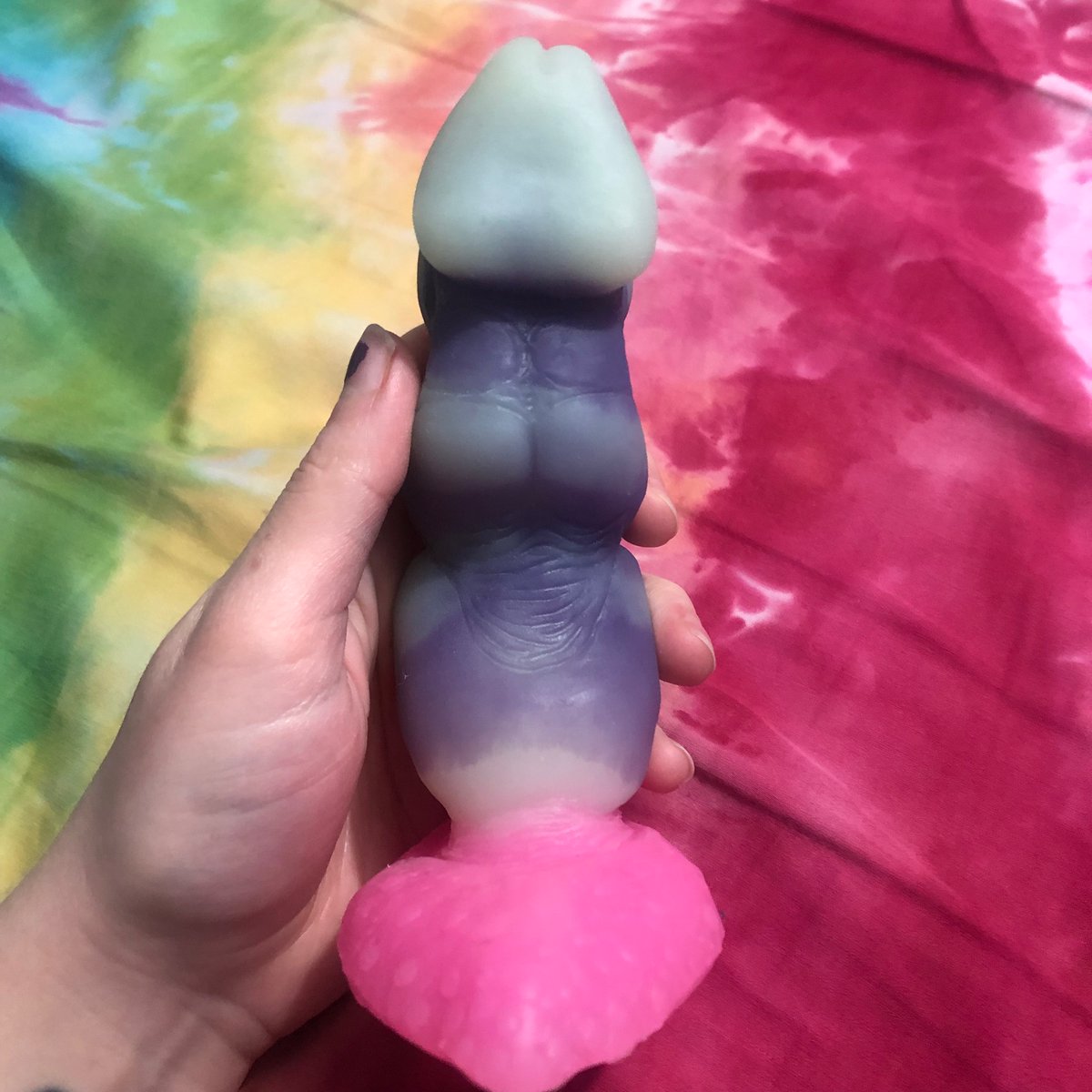 I have this retired Bully the Toad from New Folklore (no longer making) I wanted offer up to anyone willing to trade an Aurora. It’s an OS/S UV &amp; GITD no flops. I am it’s one and only owner. His Etsy link below ✨ Show me what you’ve got!

etsy.com/listing/661001…