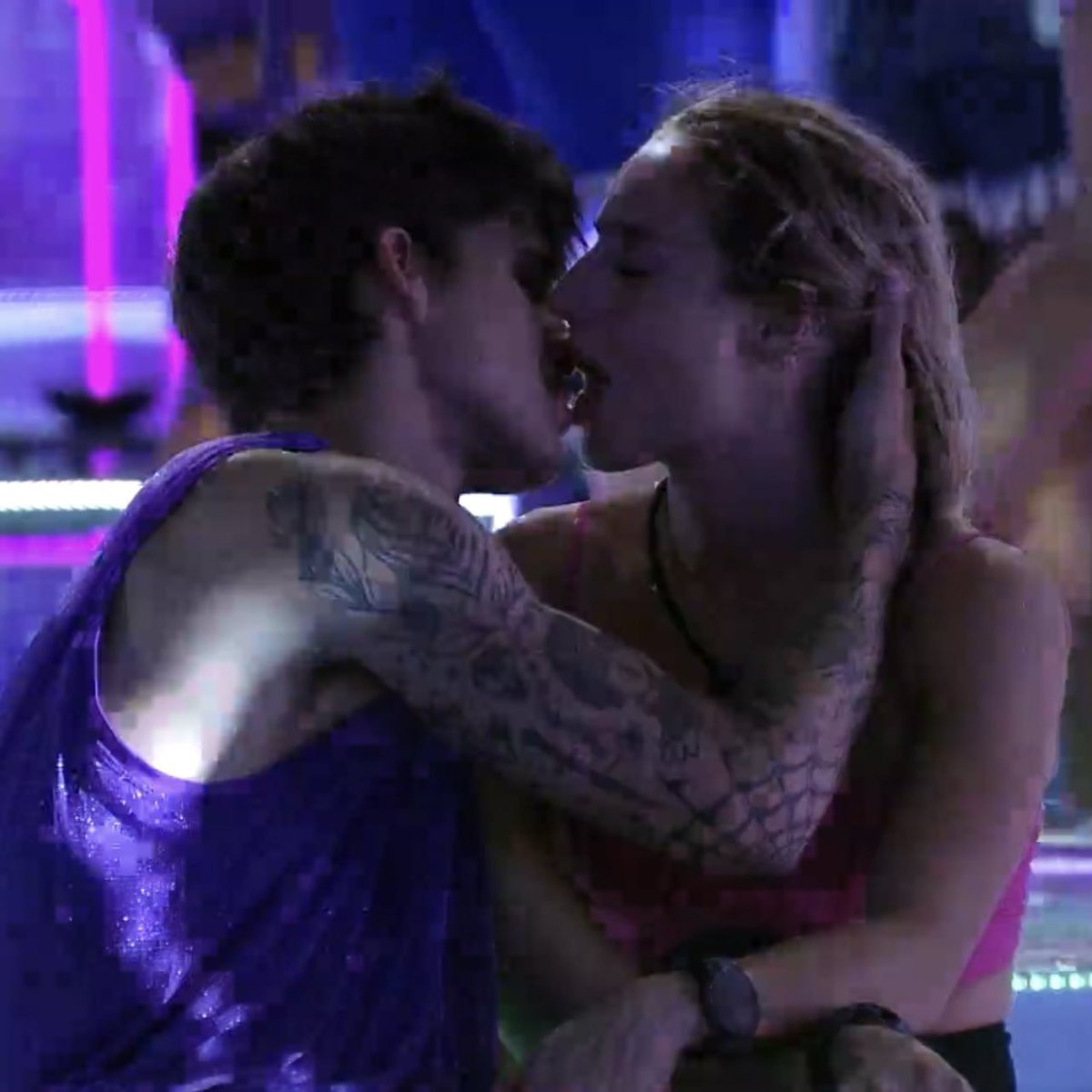 Finalmente saiu o beijo entre Bruna e Gabriel! Estão curtindo o casal?  #BBB23, image size:1200x1200