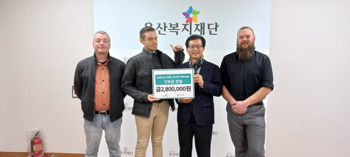 KoreabyMe's tweet photo. Foreigner Owned Business Fundraises for Itaewon Crush

Continue reading at: https://t.co/ve8CuPCPw6

#KoreabyMe #Itaewon #ItaewonCrush #ItaewonTragedy #News #KoreaNews #Activism #Charity #Community #Smallbusiness #ForeignerCommunity #Fundraiser #Fundraising #NordicFrost https://t.co/4SzrA4BOPX