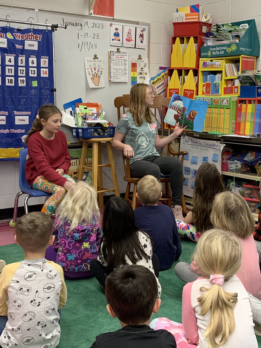 TeachJenFischer's tweet photo. Student council members used their recess time to read to Preschool and Kindergarten. Sharing a love of books and modeling good reading! 📚❤️ #FTSFireballs https://t.co/gqOsSTEpcL