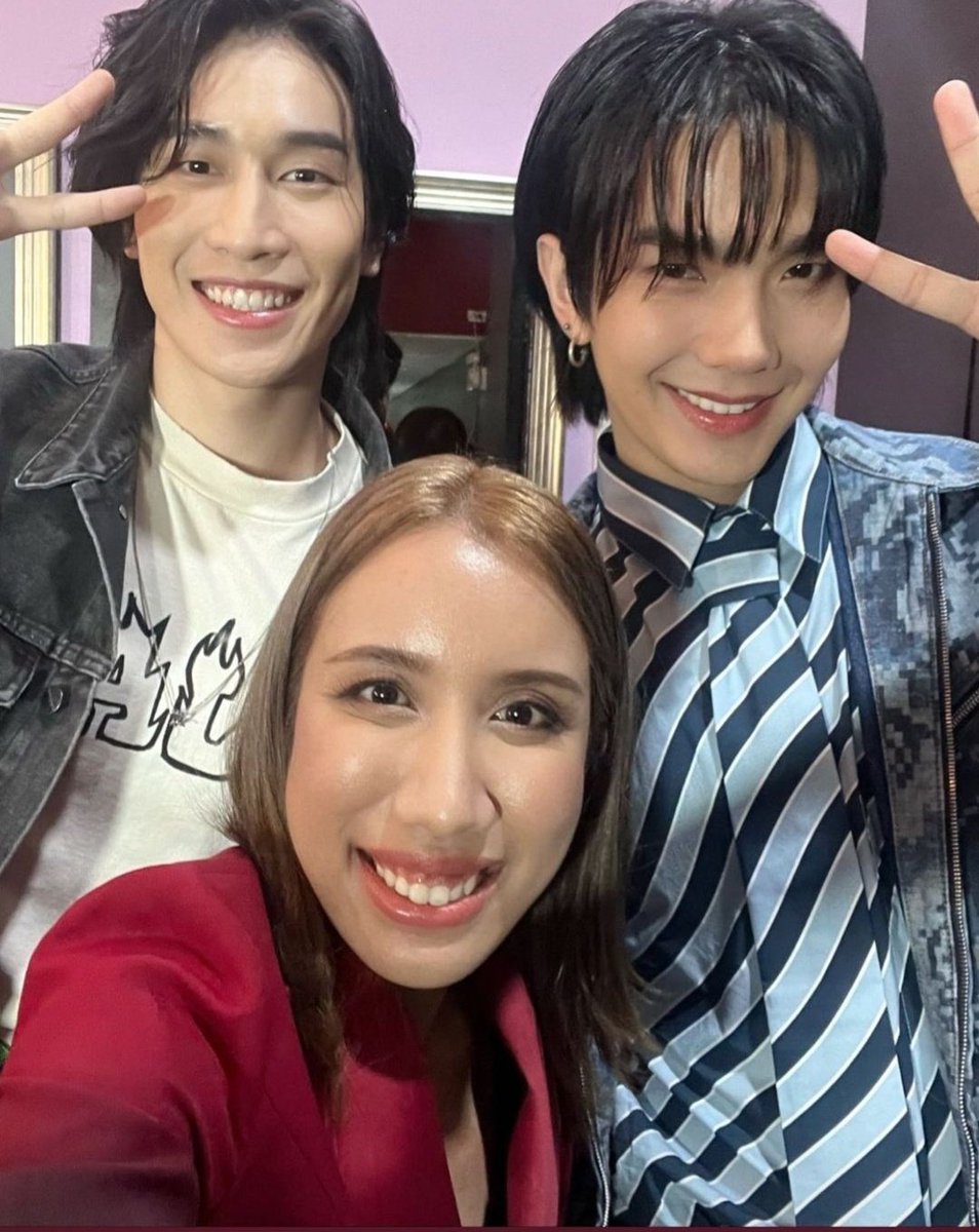 cclodye's tweet photo. congratulations @biblesumett and @Buildbuilddd for getting choosen as the main leads for 4 minutes the series. no words can explain how proud and excited we are. looking forward to spend every summer and journey with the both of you 💙🖤

#4MINUTESxBIBLEBUILD https://t.co/NsuZK9vcoc