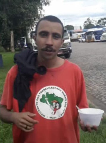 andrerapos's tweet photo. @77_frota Será que e a mesma pessoa ?? 
Não estou entendendo! https://t.co/gH9CsDxWRm