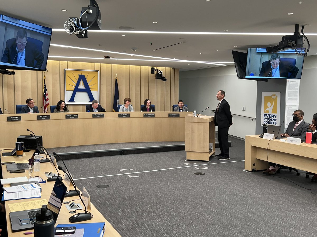 WLHSAthletics's tweet photo. W-L’s new DSA. Proud to pass the torch to Justin Bolfek. Congrats!!!! @GeneralsPride @APSHPEAthletics @APSVirginia https://t.co/5PYj3cow9O