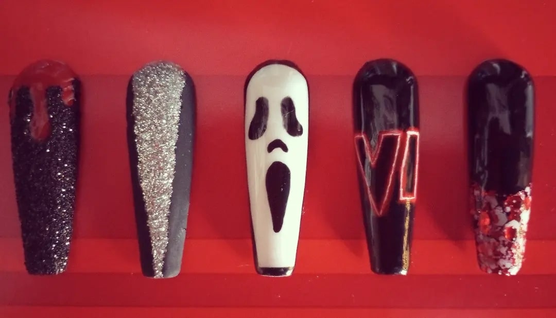 CorCor624's tweet photo. In celebration of the #Scream6 trailers release today, here's the nail art I created again! #Ghostface #ScreamVI #Paramount #Horror #Nails #NailArt #malenailtech #gay https://t.co/qJ5b0olzhX