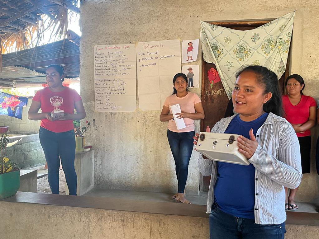 WFPGuatemala's tweet photo. #AlianzasONU 🇺🇳 | Autoridades de @ONUGuatemala @UEGuatemala y #WFPGuatemala conocieron los resultados de las actividades implementadas en el proyecto #PROResiliencia
👩🏾🌾Escuelas agrícolas
🌾Huertos familiares
💲Grupos de ahorro https://t.co/JjN7KwmW1T