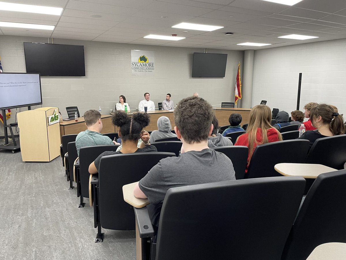 Thank you to the expert researchers who spent today talking to Sycamore 9th grade students. How do you begin a meaningful project? How can research change your life? <a href="/SycamoreHSEng/">SHS English Department</a> <a href="/AmyEBrownlee/">Amy Knueven Brownlee</a> @erinbeersvore @TheAshleyWarren