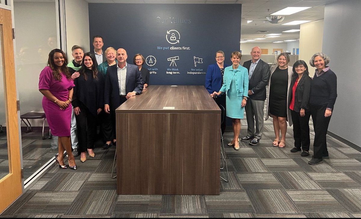 ItsReneeBaker's tweet photo. A day with advisors is a day well spent. Great to have the Raymond James Pride Financial Advisors Network Council join us to plan exciting things for 2023 and beyond. #RJadvisorInclusion #staytuned https://t.co/6KxiNmnpzF