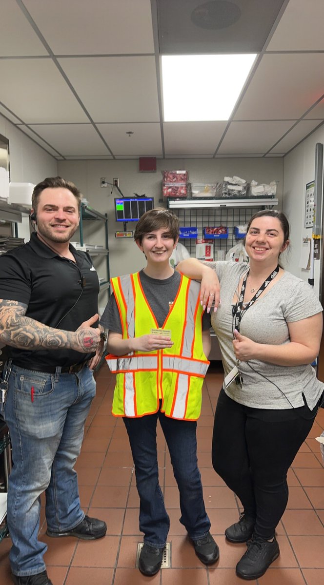 CourtHend2012's tweet photo. Cheers to Ace! Holding down ToGo GWAP of 0% and been here 90 days officially! 🎉🌟Way to own your role! 🌶🫶🏼#ChilisLove #TrainingMatters #ATCBingo https://t.co/TNjsBIidPt