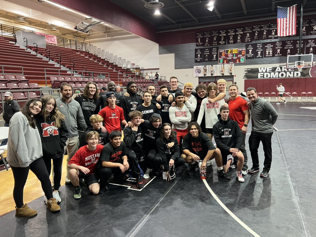 MustangBroncos_'s tweet photo. Mustang Men beats Edmond Memorial at district duals 62-12 and DUAL STATE BOUND!!!!

#HorsePower #BroncoPride @MHSBroncoSports https://t.co/8m1A5A45sq