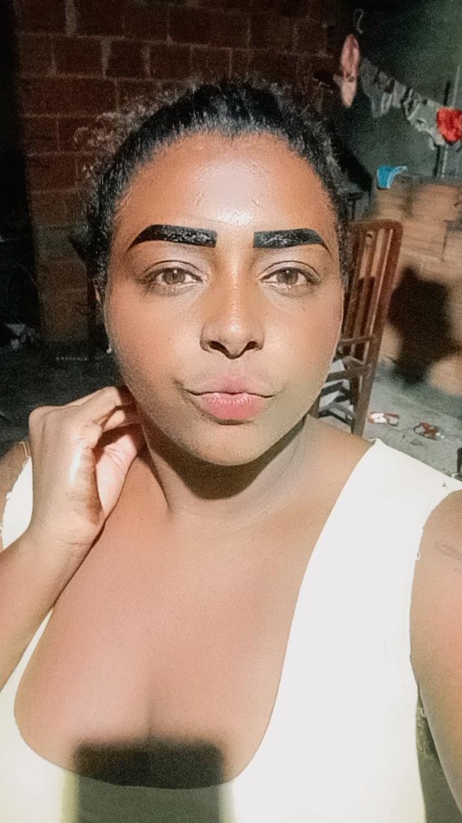 Mallena03's tweet photo. Eu amooo quando eu faço minha sobrancelha, todo mundo me elogiando🥰🥰🥰🥰 https://t.co/varqalyE0E