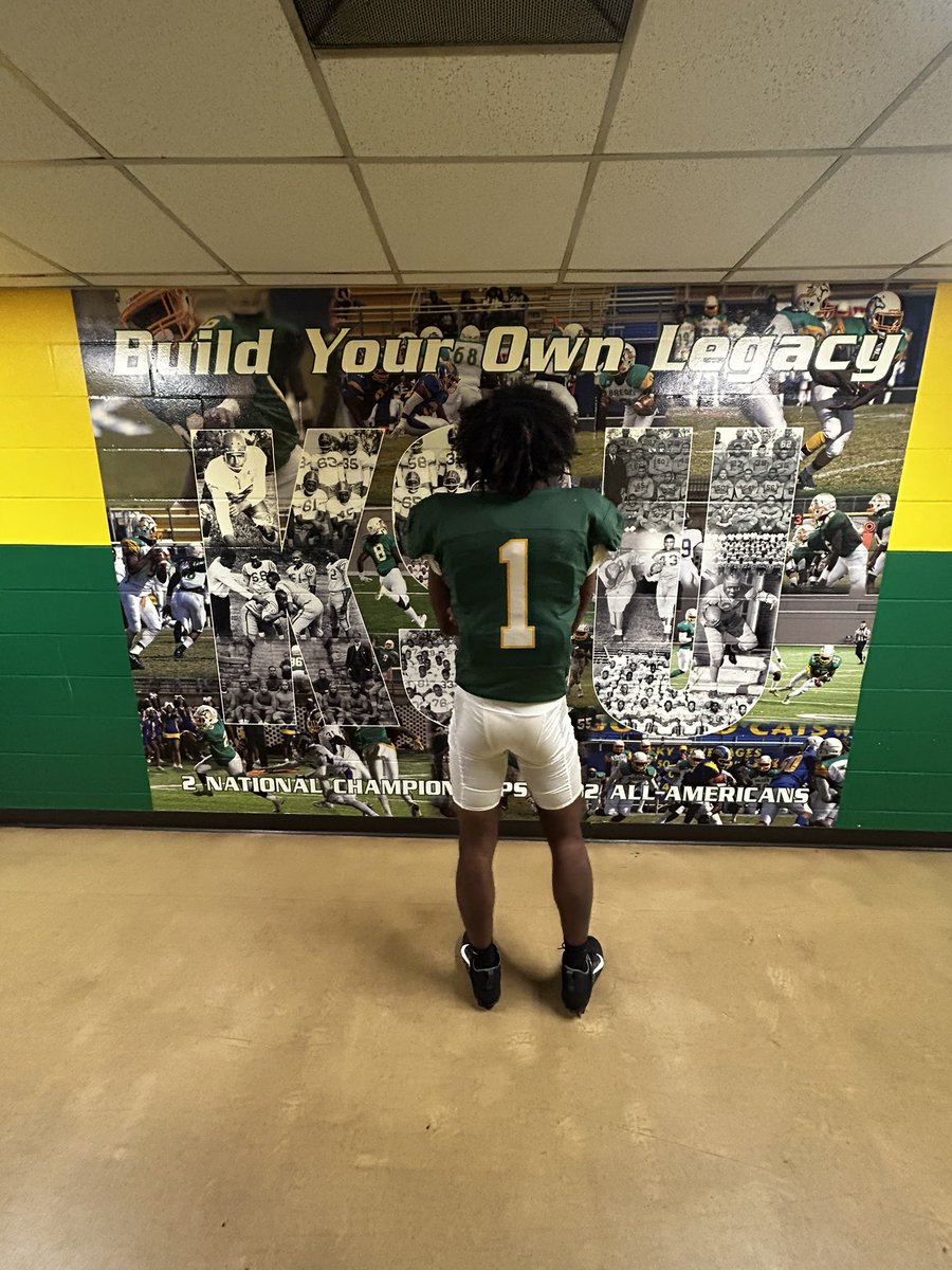 Had a great visit today <a href="/KYSUFB/">Kentucky State University Football</a> . <a href="/coachfoley1/">Craig Foley 🏈</a> <a href="/NoahIsrael05/">Noah Israel</a> <a href="/CoachCostner/">Jerome D. Costner</a> <a href="/Z_Tibbs/">Zach Tibbs</a> <a href="/coachwesj/">Coach Wes Johnson</a> <a href="/PLDunbarFB/">PLD Bulldogs Football</a>