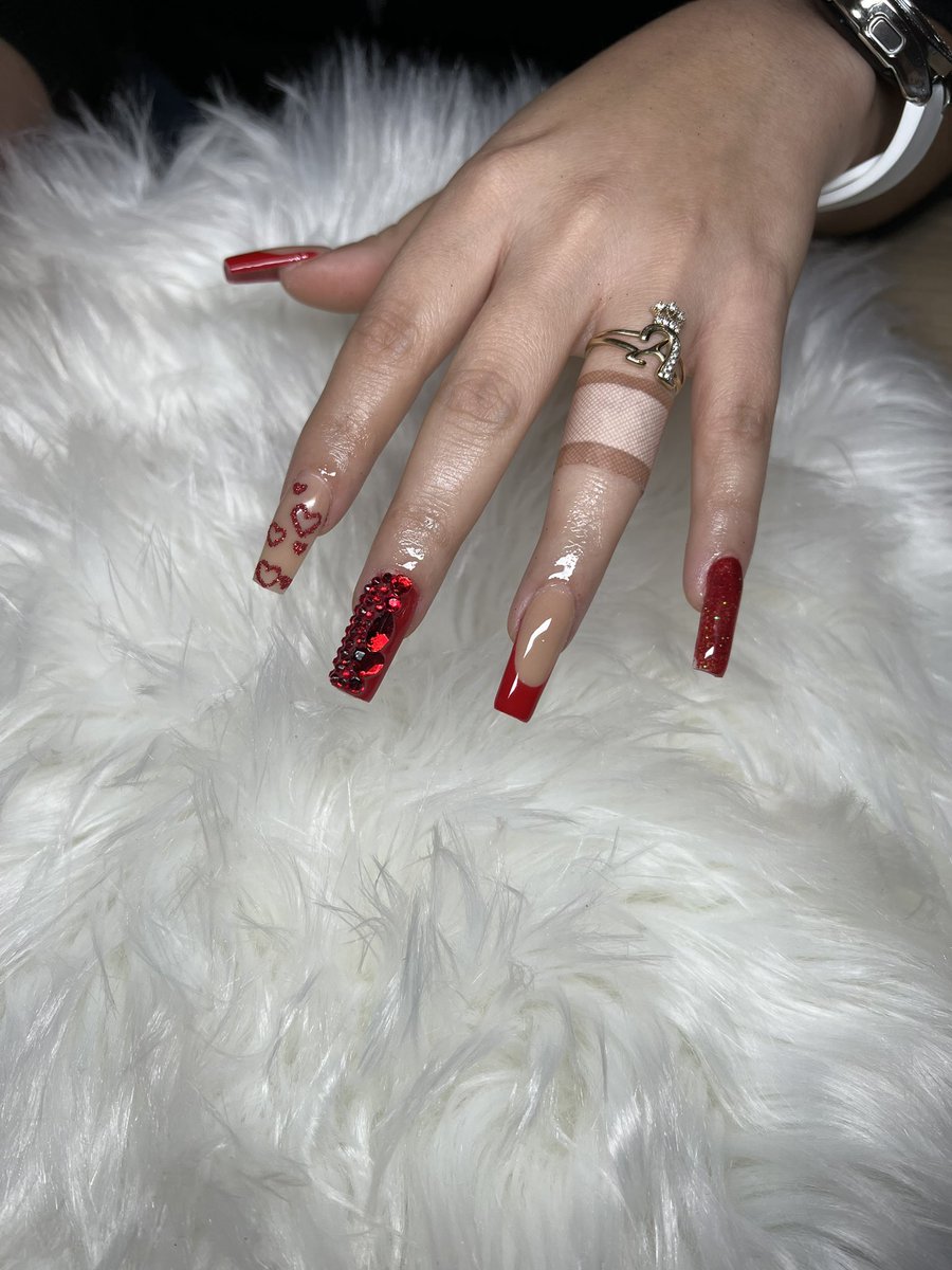 Laa_ruth23's tweet photo. Hey girls!❤️ been doing nails for a while now , if any of you girlies need some nails done message me!✨💕 I also have an instagram account @dolled.up_nails 💕 Here are some pictures of my most recent work🫶🏻💕 Thank you!💕 https://t.co/qHFkUpIyXy