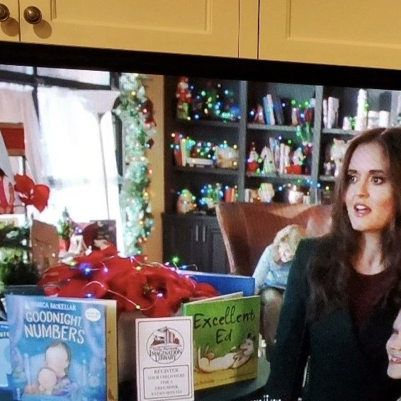 danicamckellar's tweet photo. Happy birthday to @dollyparton !! 🥰 TBT to TWO of the highlights of my career - filming a movie with Dolly, and earlier that same year, being asked to narrate her documentary @TheLibraryFilm about her incredible @dollyslibrary that donates books to kids around the world. ❤️📚 https://t.co/Elna0qItei