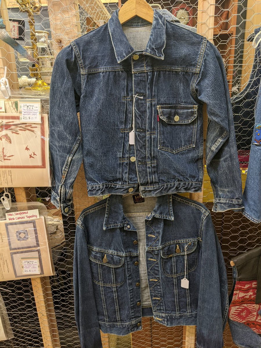 usavintagelover's tweet image. アメリカ買い付けの旅
早速、お宝発見！
LEVI &apos;S  506XX
Lee  101J
おばあちゃんの私物だったらしい。高額なので、価格交渉、ちょっとだけディスカウントしてくれました。
師匠大興奮です（笑）
#アメリカ買い付けの旅
#ビンテージデニム