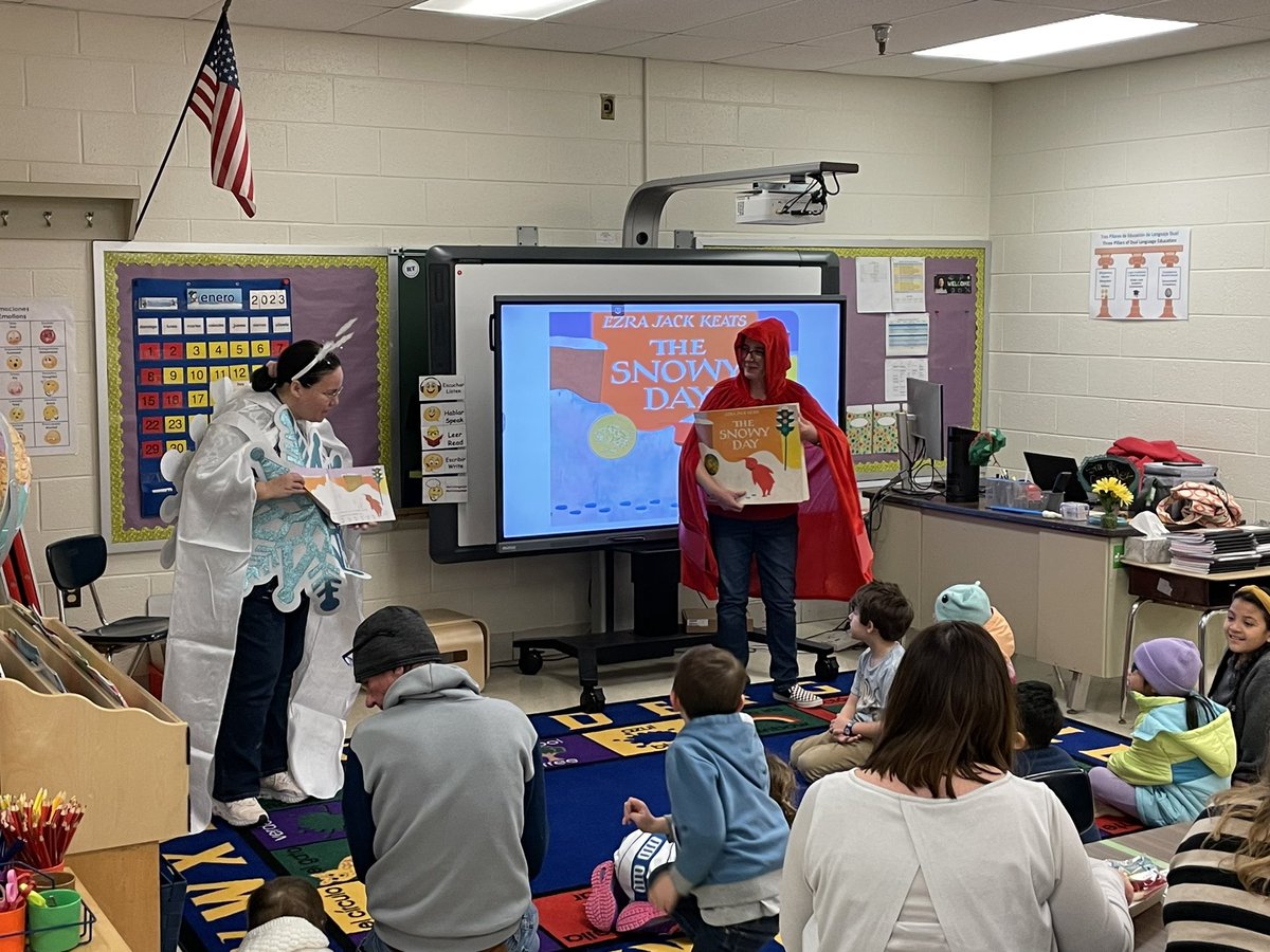 ¡Gracias por venir a la Noche de Lectura! Over 400 people attended Reading Night <a href="/RollingTerrace/">Rolling Terrace ES</a>