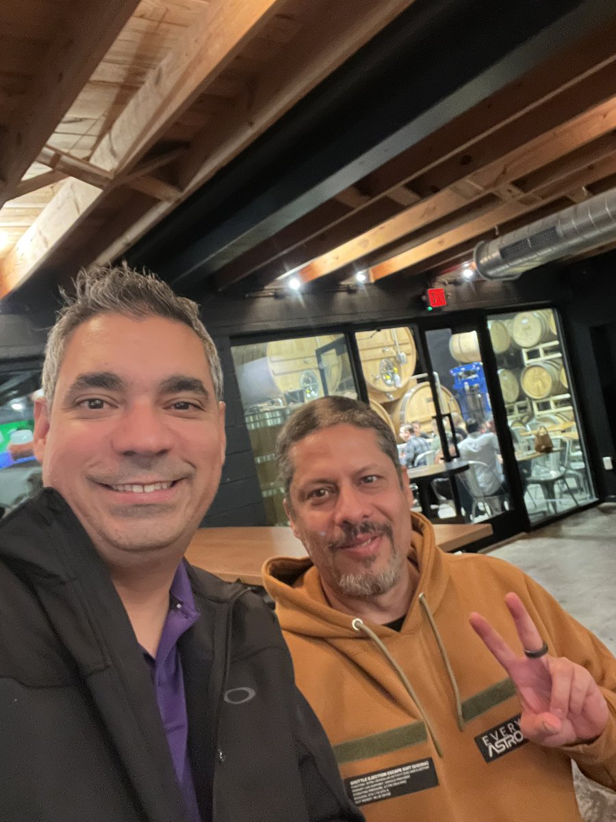 mdls0's tweet image. It was my pleasure to talk Tesla for a few with @TesLatino while he was visiting Raleigh. Have a great trip back home. Maybe next time we can have you at one of the @triangletesla meetups.