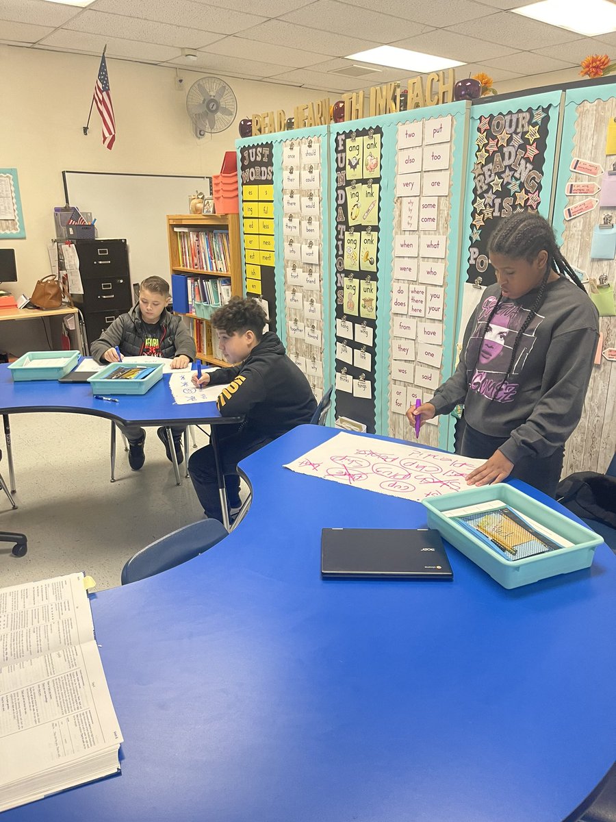 MsMankowski's tweet photo. These #futuregloballeaders took time this week to reflect on their progress. Students adjusted the interactive word wall to meet their needs and requested to review phonetic skills with markers & big paper ๐๏ธ๐ #voiceandchoice #vs30friendlyschools #forshaw #shawstrong #justwords https://t.co/2vgK6tUqbx