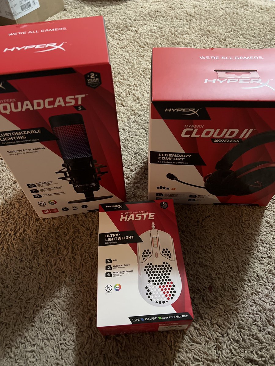 KeyWLee's tweet image. Dear @HyperX ,
Please sponsor @TheSimplyTora. She is quite the spokesperson for your brand. I bought these because of her.