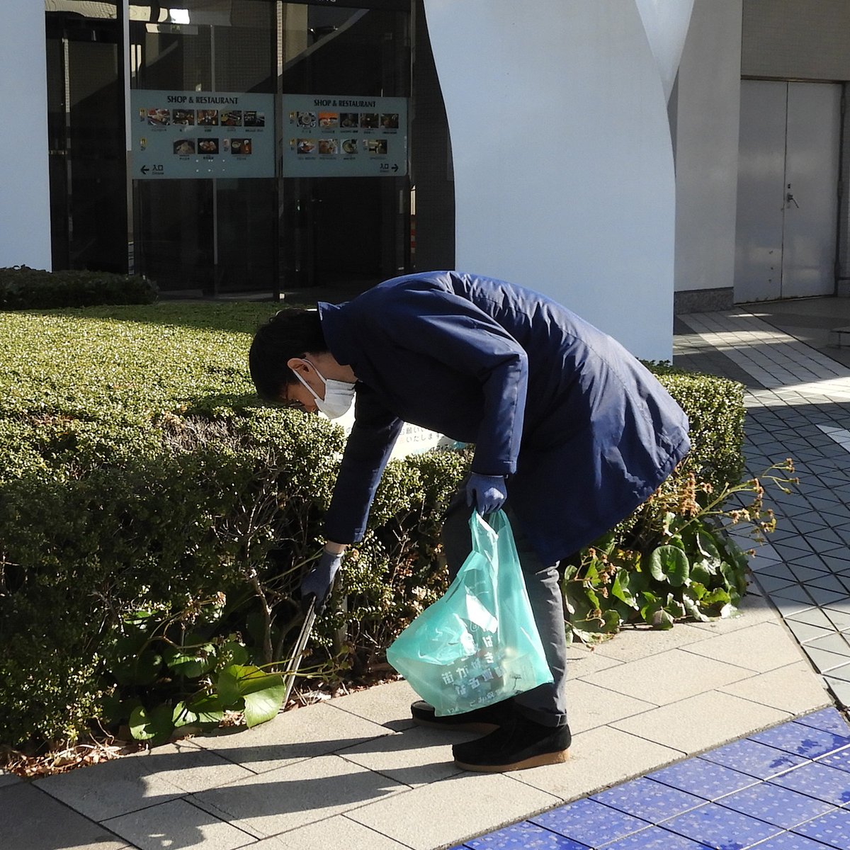 Weed_safety's tweet photo. 「#ひろえば街が好きになる運動」に参加しました！

本年も、エコ素材の手袋の商品開発から、
清掃活動など地域貢献に繋がる身近な活動まで、
企業活動を通して持続可能な社会作りに向けて取り組んでまいります。

 #SDGs #econyl #Weed #ZIZAI https://t.co/til1tVohGI