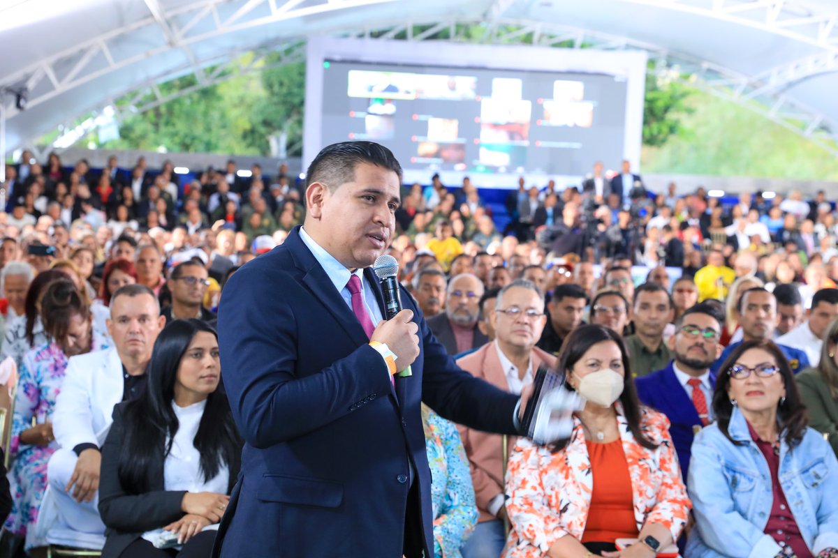 Los encuentros con las Pastoras y los Pastores evangélicos son gratificantes para la vida, el amor y la grandeza del ser humano, que solo se logra a través del mensaje de redención de nuestro señor Jesucristo. Gracias por sus oraciones y verdades que me llegan al corazón.