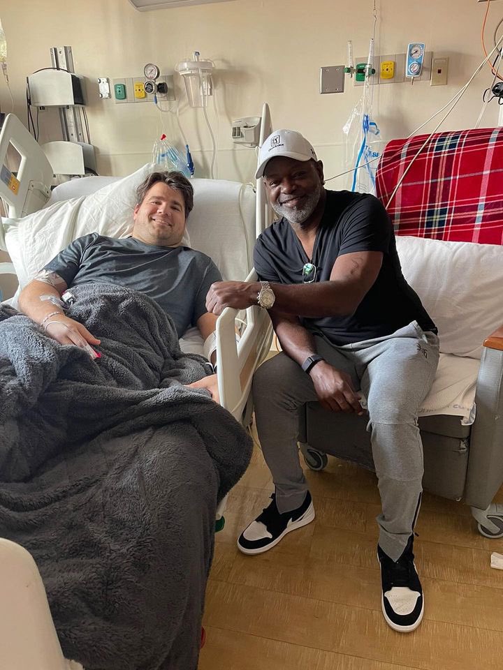 EmmittSmith22's tweet photo. I had the opportunity to visit a recovering hero this week #PeytonHillis  Praying for his healing 🙏🏿

https://t.co/B7fXOdcYLr https://t.co/K1ZK5IWXZl