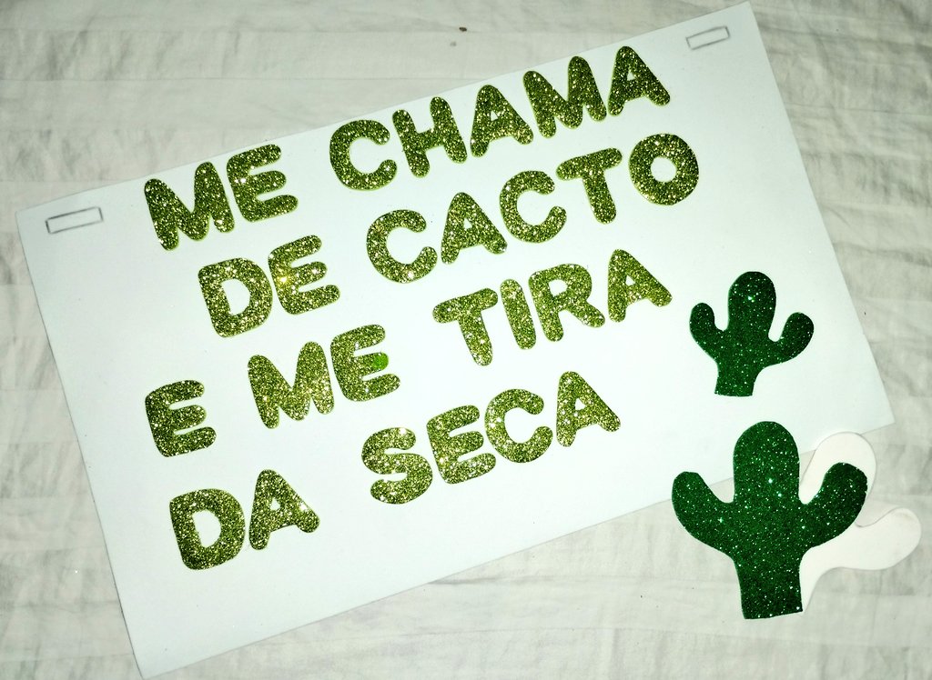 tuitabias's tweet photo. oi gente, só p avisar p galerinha de manaus q tô trabalhando com tiaras e plaquinhas personalizadas p carnaval, ajudem na divulgação da mana 🫶🏽🎉💖 https://t.co/mcuqnerRzc