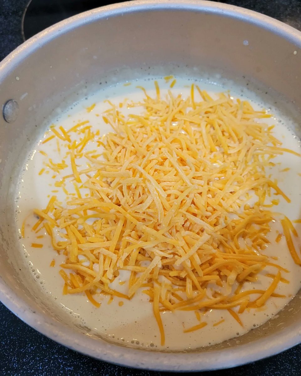 MrMom76's tweet photo. Kids wanted Mac and Cheese. Daddy makes it from scratch. #DadCanCook #YaTuSabes https://t.co/M94RqaJQgR