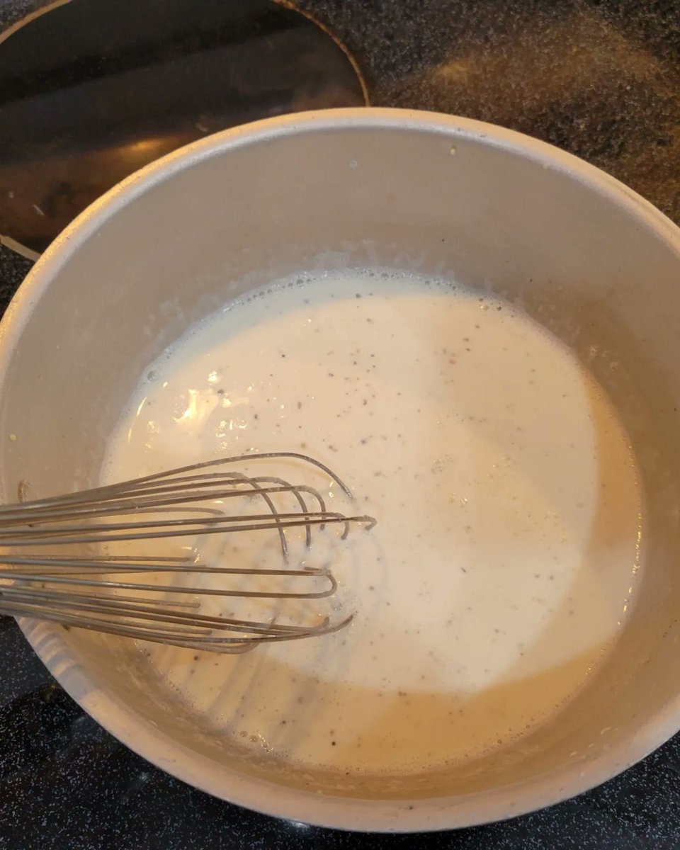 MrMom76's tweet photo. Kids wanted Mac and Cheese. Daddy makes it from scratch. #DadCanCook #YaTuSabes https://t.co/M94RqaJQgR