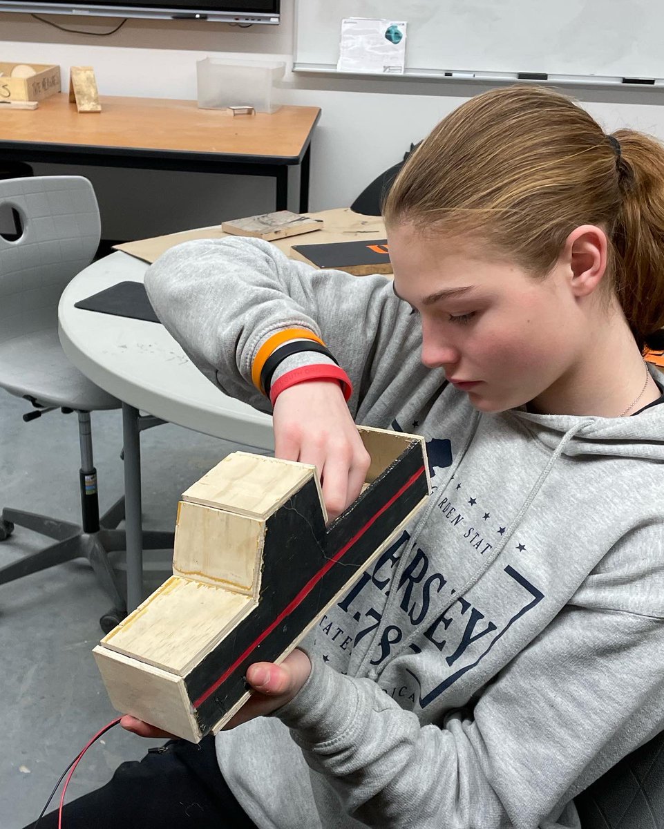 MiLABmiddleboro's tweet image. Middleborough’s Innovation Lab is helping support hands on projects and helping engage learners. #middleboroughps #engagedlearning #middleboroma @PrincipalBran