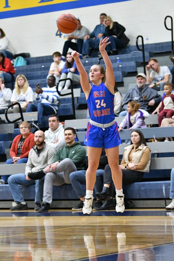 Congrats to Keegan Uhl for setting the new school record with 8 made 3s in a game! The previous record was held by Katy Baker ‘09 and Paige (Asche) Russ ‘11 with 7.