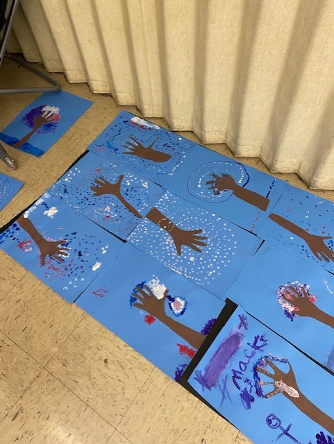LaddAcres's tweet photo. At Ladd Acres we have an event called The Day Of Art. We did fun art projects and took breaks after everybody had finished.  After that we swap teachers for different art projects. What we did for the day of art is we painted, and we had clay to sculpt with. #Studentvoice https://t.co/6aPblfEZPC