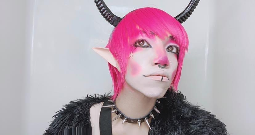 DecklynnM00's tweet photo. #decklynnmoo #decklynnkastle #genderfluid #pinkhair #hotpink #jawline #demon #creepycute #decklynncastle #demon #demonmakeup https://t.co/a6UJUgPZzK