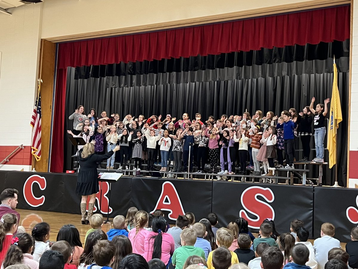 What a fun way to end our Thursday! These chorus friends did so AMAZING, It made me want to sing! 🎶