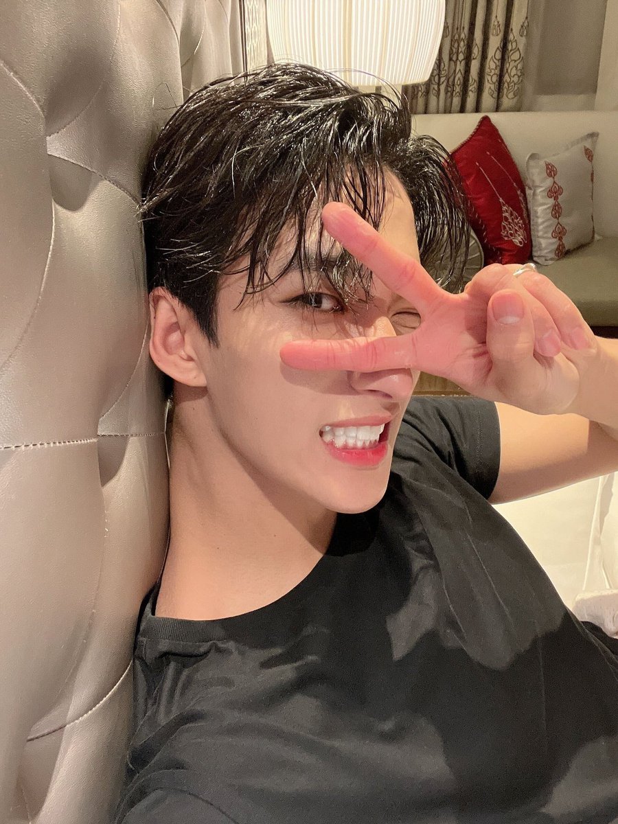 hey guys, I'll use this account as a backup in case the main one (<a href="/thinkindokyeom/">thinking about dokyeom</a>) goes down :) rt and follow to spread the word thank you 🫶🤍