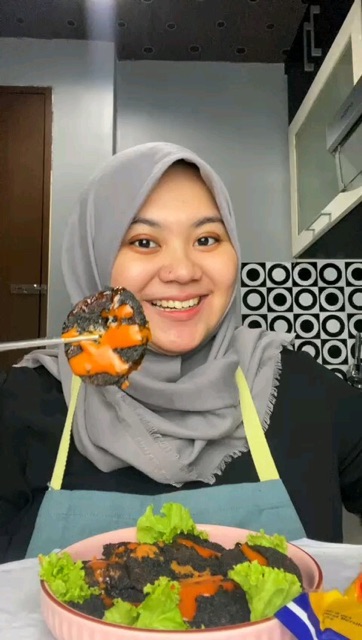 midelaaa tweet picture