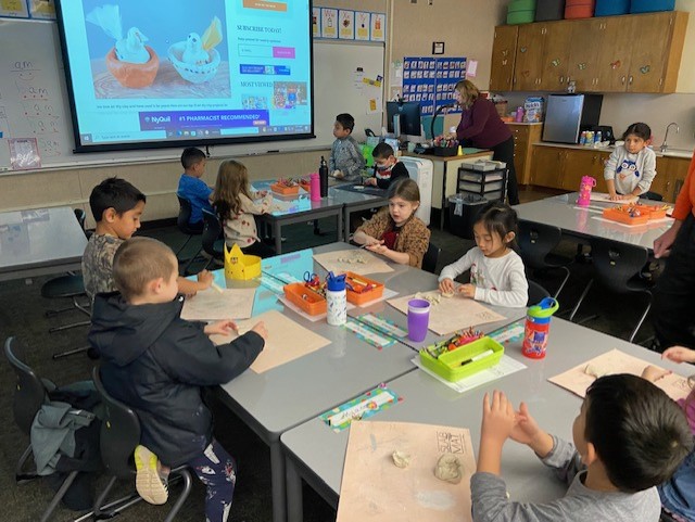 LaddAcres's tweet photo. At Ladd Acres we have an event called The Day Of Art. We did fun art projects and took breaks after everybody had finished.  After that we swap teachers for different art projects. What we did for the day of art is we painted, and we had clay to sculpt with. #Studentvoice https://t.co/6aPblfEZPC