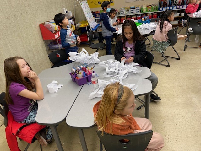 LaddAcres's tweet photo. At Ladd Acres we have an event called The Day Of Art. We did fun art projects and took breaks after everybody had finished.  After that we swap teachers for different art projects. What we did for the day of art is we painted, and we had clay to sculpt with. #Studentvoice https://t.co/6aPblfEZPC
