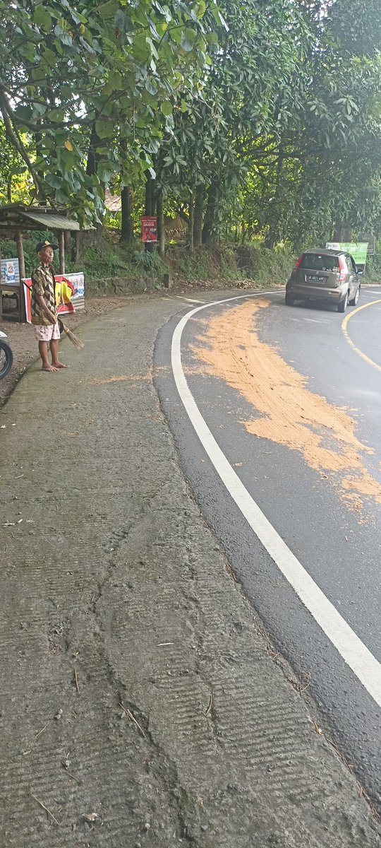 09.03
Ati-ati lUr, jalur Piyungan-Wonosari ada tetesan solar, jalan licin

terimakasih orang baik. Pak Ponijo yg coba mengkondisikan
<a href="/EggGoGreen_ID/">alit pangestu</a>