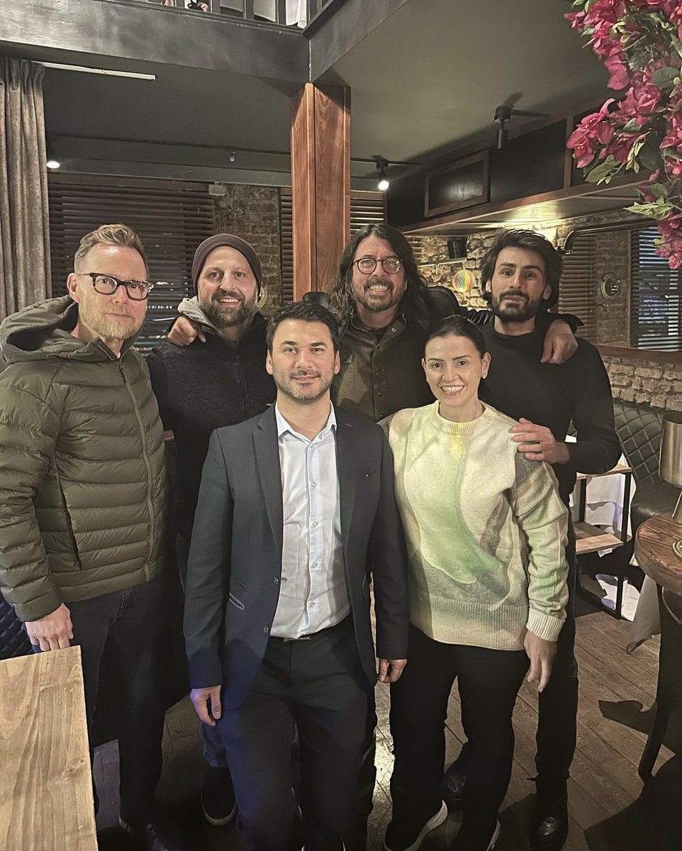 BEXHAVOK_'s tweet photo. awww both Dave and Nate out in Ireland tonight!🥰 https://t.co/cw4OLLH9jL